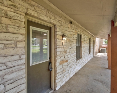 204 Northwest Dr - Photo Thumbnail 12