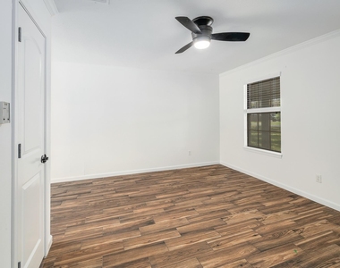 204 Northwest Dr - Photo Thumbnail 8