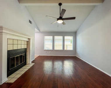 12004 Thompkins Dr - Photo Thumbnail 7