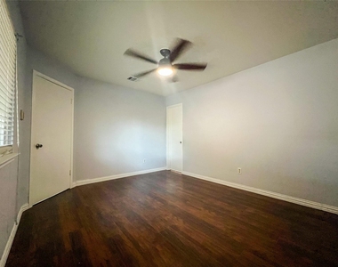12004 Thompkins Dr - Photo Thumbnail 12