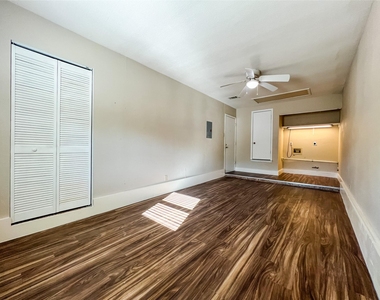 12004 Thompkins Dr - Photo Thumbnail 20