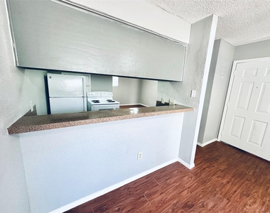 3702 S Second St - Photo Thumbnail 6