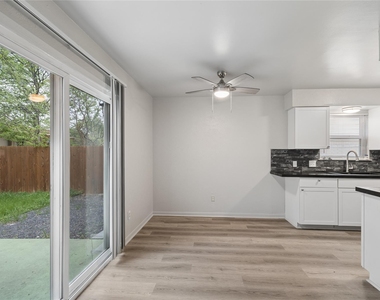 820 Sahara Ave - Photo Thumbnail 12