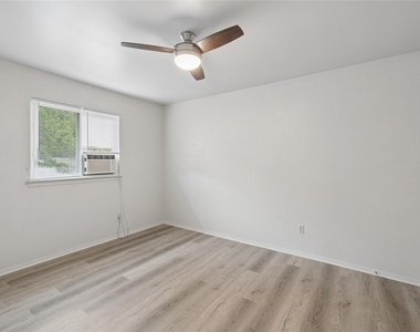820 Sahara Ave - Photo Thumbnail 7