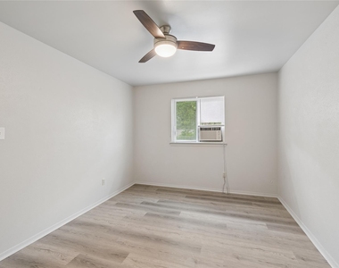 820 Sahara Ave - Photo Thumbnail 6