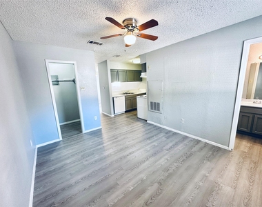 3702 S Second St - Photo Thumbnail 10