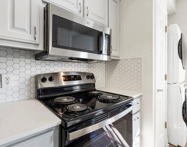 1100 W 25th St - Photo Thumbnail 21