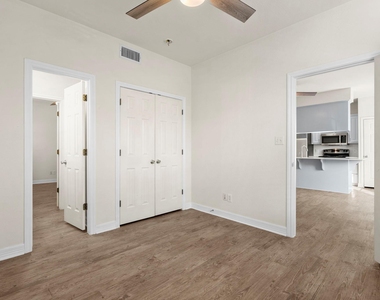 1100 W 25th St - Photo Thumbnail 28