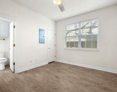 1100 W 25th St - Photo Thumbnail 38