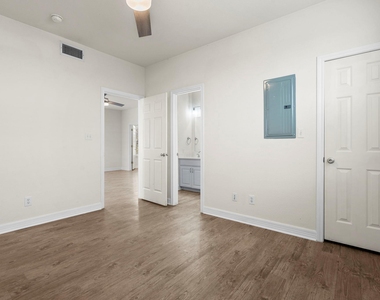 1100 W 25th St - Photo Thumbnail 36