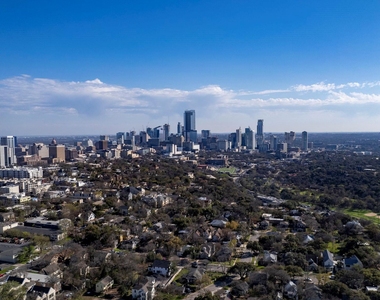 1100 W 25th St - Photo Thumbnail 9