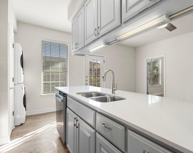 1100 W 25th St - Photo Thumbnail 20