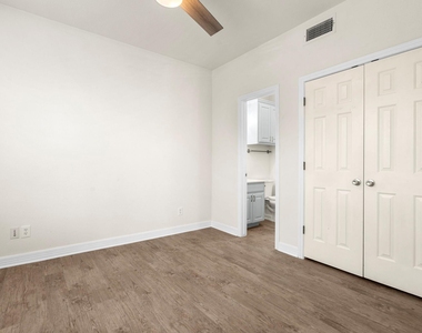 1100 W 25th St - Photo Thumbnail 27
