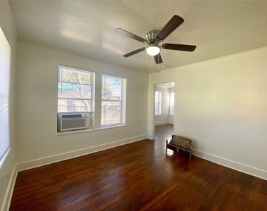 5009 Avenue G Ave - Photo Thumbnail 1