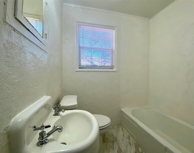 5009 Avenue G Ave - Photo Thumbnail 6
