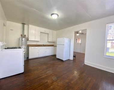 5009 Avenue G Ave - Photo Thumbnail 3