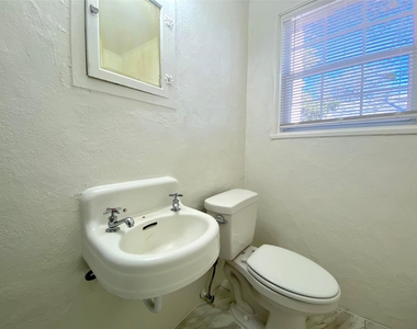 5009 Avenue G Ave - Photo Thumbnail 5