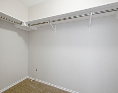 10316 Garbacz Dr - Photo Thumbnail 13