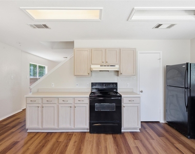 10316 Garbacz Dr - Photo Thumbnail 4