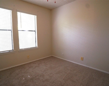 8418 Fathom Cir - Photo Thumbnail 5