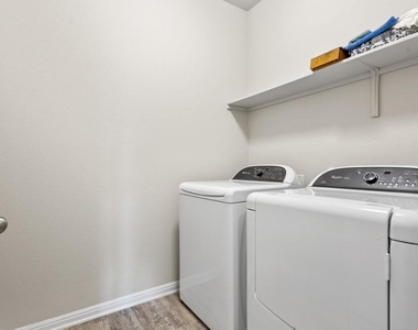 2072 Port Ellen Dr - Photo Thumbnail 22