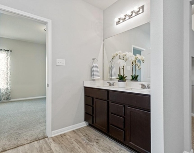 2072 Port Ellen Dr - Photo Thumbnail 12