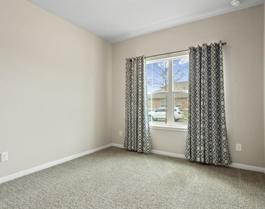 2072 Port Ellen Dr - Photo Thumbnail 17