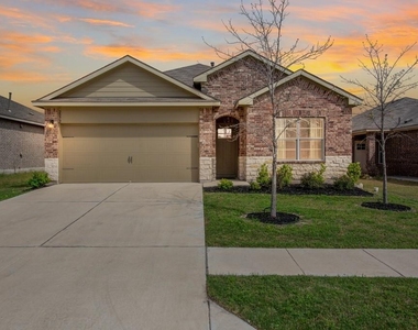 2072 Port Ellen Dr - Photo Thumbnail 1