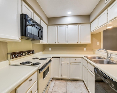 7919 Ridgeline Dr N - Photo Thumbnail 16