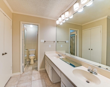7919 Ridgeline Dr N - Photo Thumbnail 20
