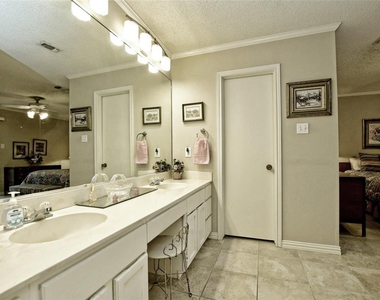 7919 Ridgeline Dr N - Photo Thumbnail 9