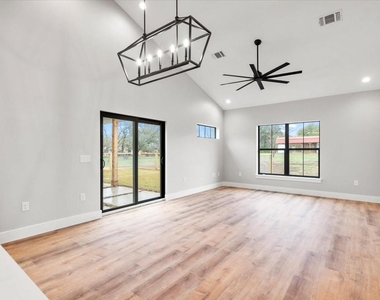 205 N Avenue - Photo Thumbnail 7