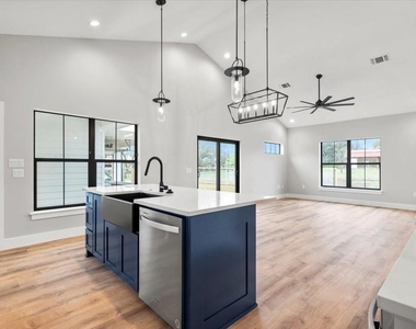 205 N Avenue - Photo Thumbnail 11