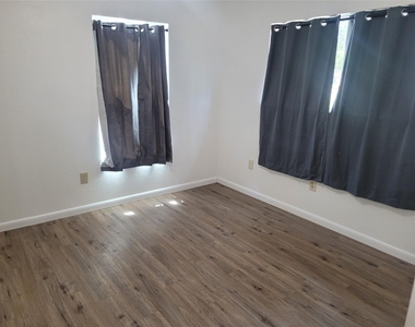205 2nd Ave - Photo Thumbnail 3