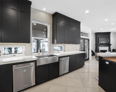 3627 Stoneridge Rd - Photo Thumbnail 6