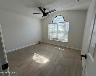 3411 Glenn Hollow Court - Photo Thumbnail 6