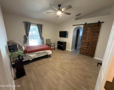 3411 Glenn Hollow Court - Photo Thumbnail 2