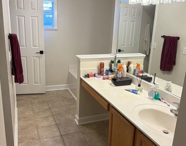 3411 Glenn Hollow Court - Photo Thumbnail 4