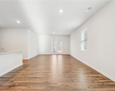 207 Whitewood Drive - Photo Thumbnail 4