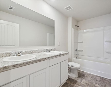 207 Whitewood Drive - Photo Thumbnail 22