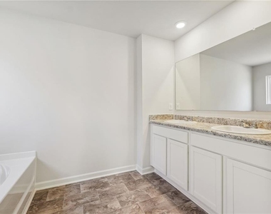 207 Whitewood Drive - Photo Thumbnail 18