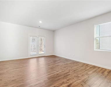 207 Whitewood Drive - Photo Thumbnail 7