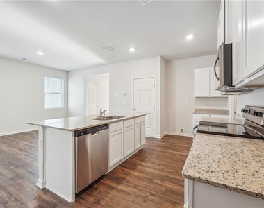 207 Whitewood Drive - Photo Thumbnail 10