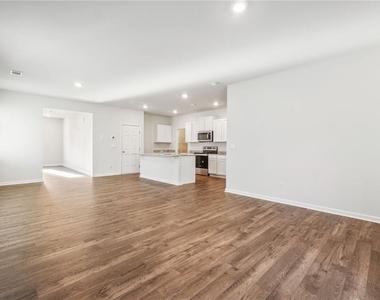 207 Whitewood Drive - Photo Thumbnail 5