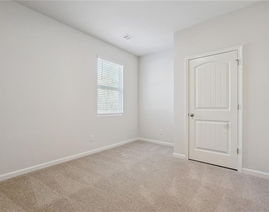 207 Whitewood Drive - Photo Thumbnail 13