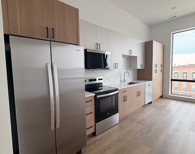 1320 S Ashland Avenue - Photo Thumbnail 3