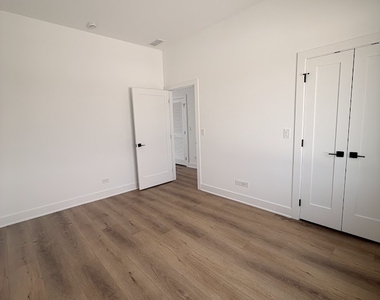 1320 S Ashland Avenue - Photo Thumbnail 10