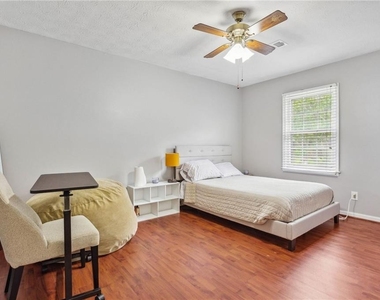 102 Holcomb Ferry Road - Photo Thumbnail 16