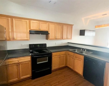 1493 Ashley Way - Photo Thumbnail 3