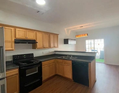1493 Ashley Way - Photo Thumbnail 4